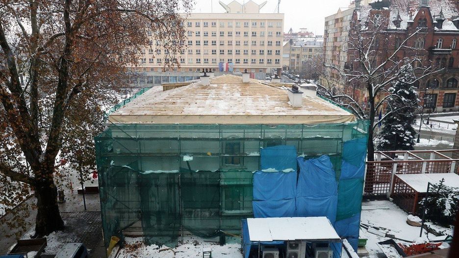 Trwa remont tzw. małego budynku urzędu miasta przy Placu Słowiańskim w Legnicy, aktualne zdjęcia