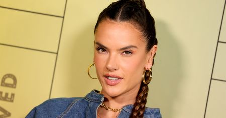 Alessandra Ambrosio w zakolanówkach. To był strzał w dziesiątkę