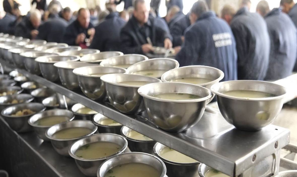 Ukraińcy zapewniają jeńcom regularne posiłki