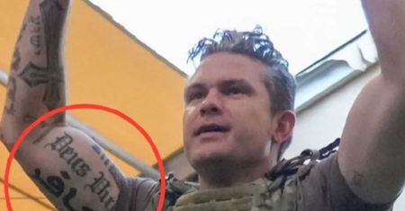 Sekretarz obrony USA zrobił tatuaż. Amerykańscy muzułmanie oburzeni