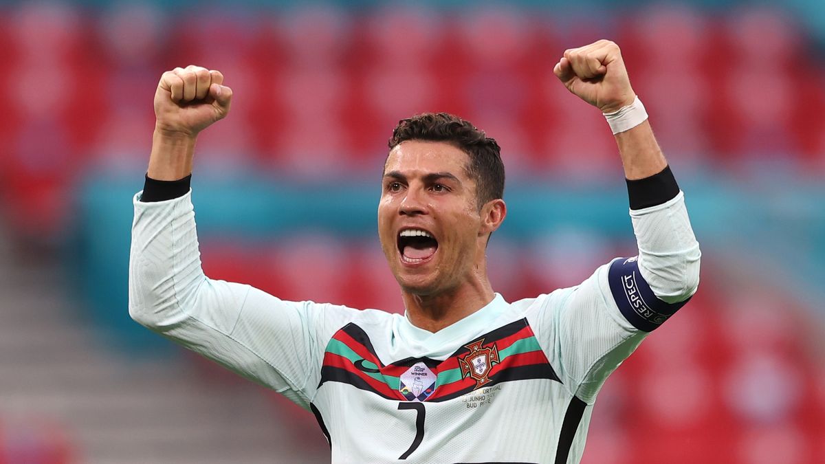 Cristiano Ronaldo świętuje zwycięstwo w meczu pomiędzy Węgrami i Portugalią