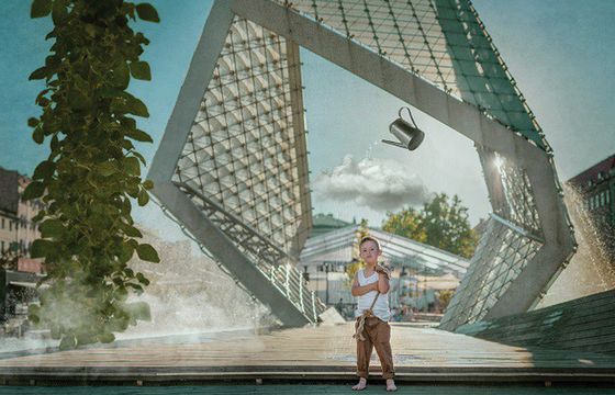 Dzieci i młodzież z zespołem Downa bohaterami wystawy "Nie jestem z innej bajki"