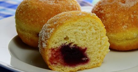 Tłusty czwartek 2023. Jak smażyć pączki?