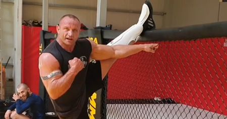 Mariusz Pudzianowski w kapitalnej formie. Film przestrogą dla "Jurasa"