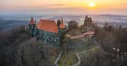 Jeden z najpiękniejszych zamków w Polsce. Znajduje się w Krainie Wygasłych Wulkanów