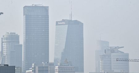 Warszawa. Fatalna jakość powietrza. Ratusz radzi zostać w domu