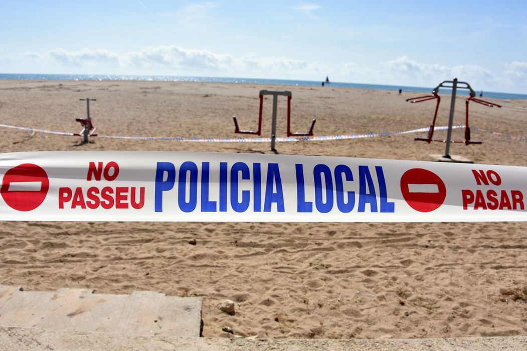 Makabryczne odkrycie na plaży w Hiszpanii. Myślał, że uwiera go muszla