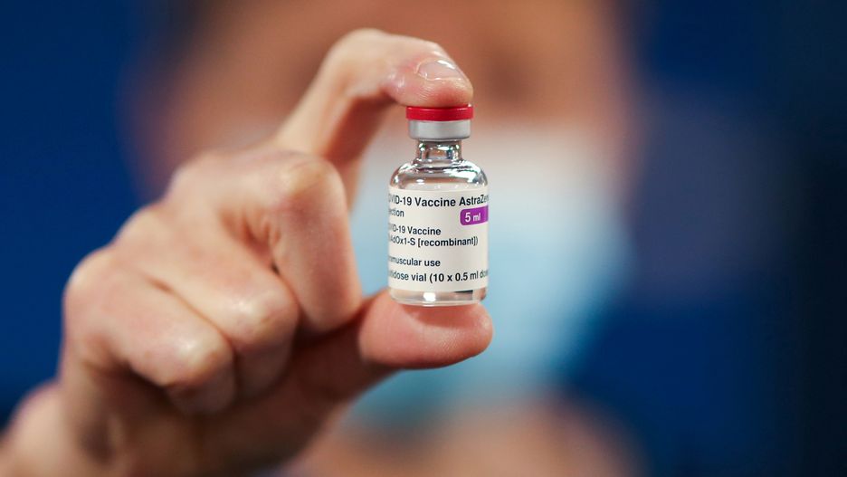AstraZeneca. Kraje UE zawieszają szczepienia. Ekspert nie kryje zaskoczenia
