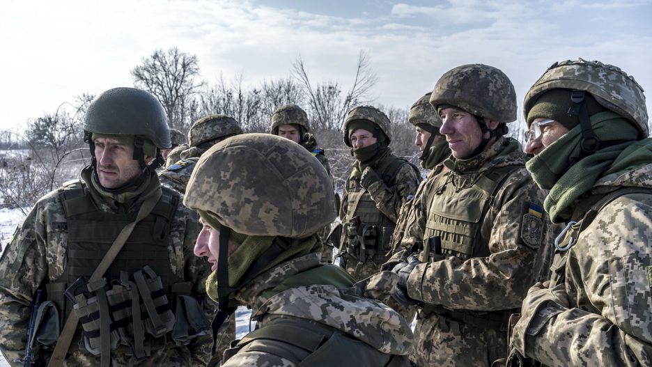 Sytuacja na Ukrainie - NYTMembers of the Ukrainian Army at a training site in Volnovakha, Ukraine, Jan. 27, 2022. President Joe Biden has pledged that if Russia invades Ukraine it will face "severe economic consequences," with the United States likely to unleash a blistering package of sanctions that would effectively cut the Russian economy off from much of the global financial system. (Brendan Hoffman/The New York Times)BRENDAN HOFFMAN