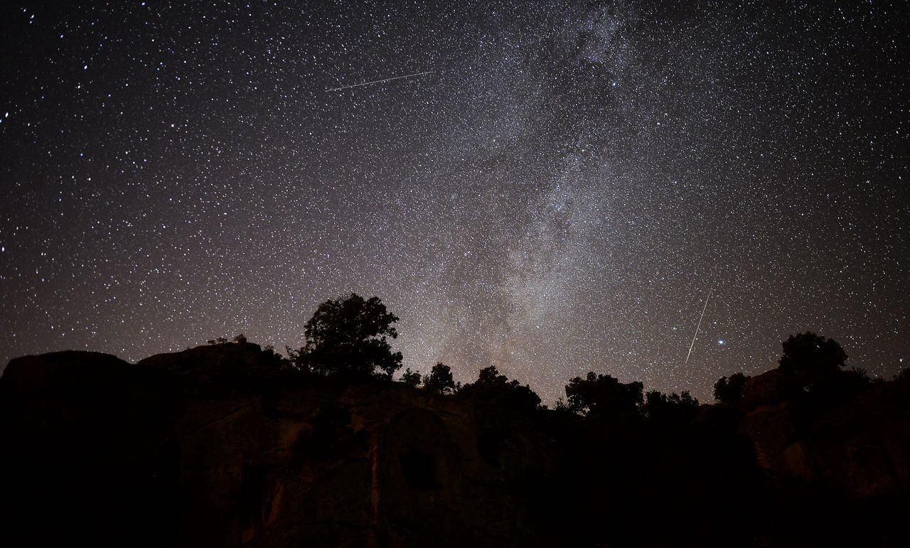 Noc spadających gwiazd 2023. W grudniu dwa deszcze meteorów