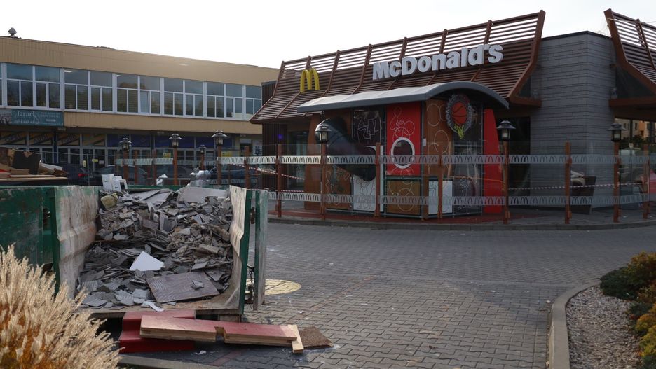 Tymczasowo zamknięta restauracja McDonald`s przy ulicy Lwowskiej 6