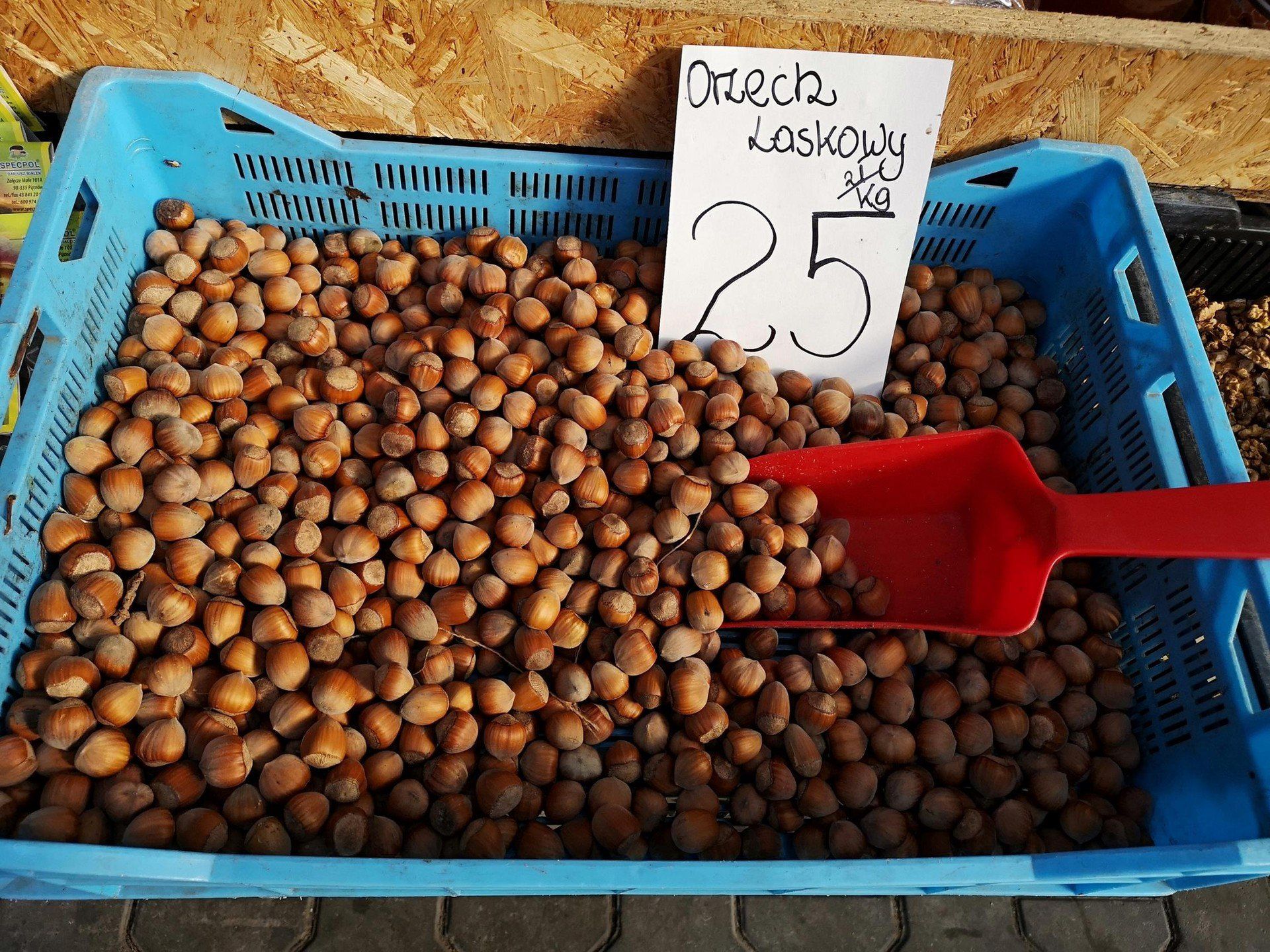 Orzechy laskowe można dostać w marketach, na bazarach lub bezpośrednio od rolnika.