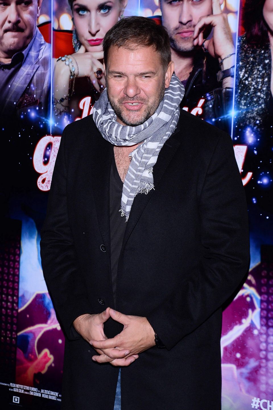 Koronasceptyczny Tomasz Karolak dokazuje na premierze filmu