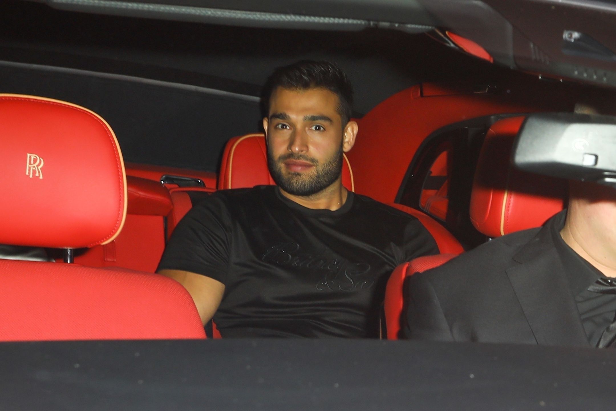Britney Spears i Sam Asghari uciekają przed paparazzi w białym Rolls Roycie 