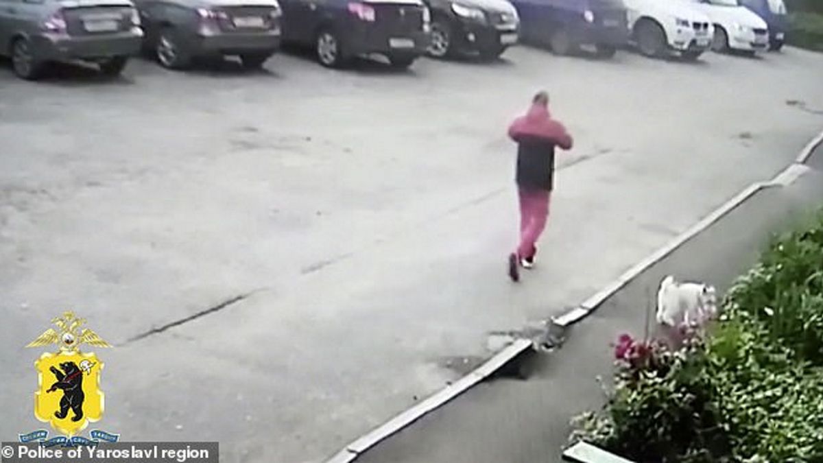 41-latek uciekający z domu po zgwałceniu i zabiciu nożem dwóch dziewczynek.