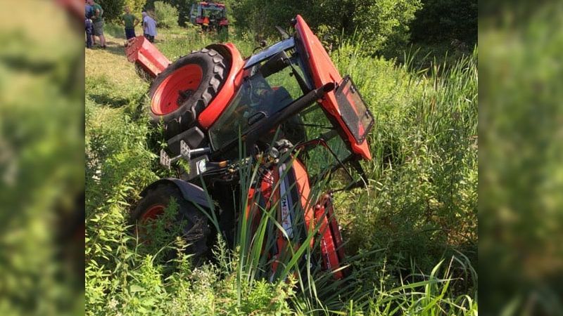 Podczas koszenia ciągnik wpadł do Bystrzycy przy ul. Romera