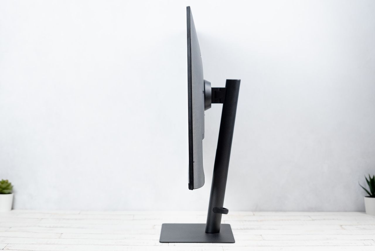 Samsung ViewFinity S8 32 cale do przodu