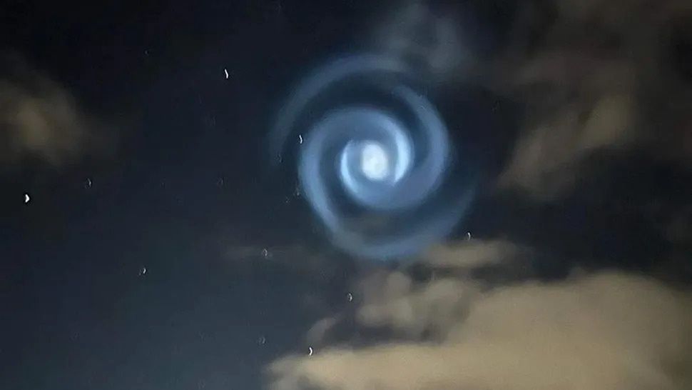 Spirala SpaceX widziana 19 czerwca 2022 r w Nowej Zelandii