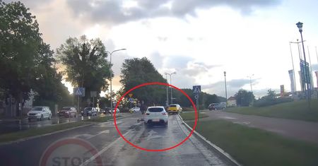 Hulajnogą przez pasy. Kobieta potrąciła nastolatka