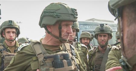 Izraelscy żołnierze szykują się na rozprawę z Hamasem. W tle groźba "jatki"