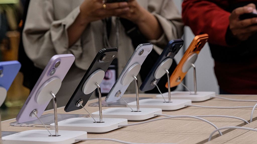 First Sale Of The IPhone 17 Series In Jakarta
A number of prospective buyers view the iPhone 17 Series firsthand at Grand Indonesia Mall in Jakarta, Indonesia, on October 17, 2025. Apple officially launches and begins selling its latest lineup in Indonesia, which includes the iPhone 17, iPhone 17 Pro, iPhone 17 Pro Max, and iPhone Air. (Photo by Faisal Ramadhan/NurPhoto via Getty Images)
NurPhoto
flagship, launch, apple, latest, market, firsthand, tech enthusiasts, iphone 17 pro, iphone 17 pro max, brand, october 17, consumer electronics, viewed, smartphones, prospective buyers, new release, official, grand indonesia mall, nurphoto, event., mobile devices, lineup, faisal ramadhan, iphone 17 series, product launch