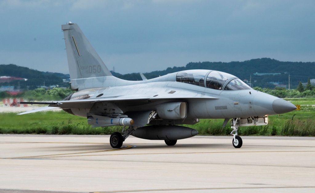 Koreański FA-50 z pociskami AGM-65 Maverick