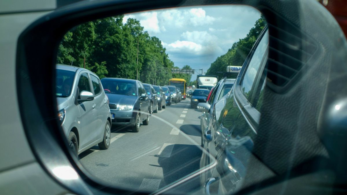 Polacy jeżdżą samochodami nie tylko używanymi, ale i mocno zużytymi