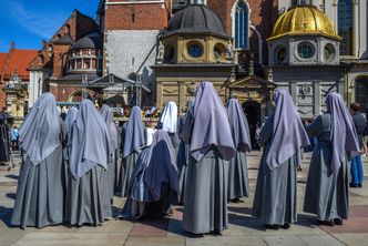 Emerytury zakonnic w Polsce. Na takie świadczenia mogą liczyć