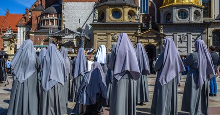 Emerytury zakonnic w Polsce. Na takie świadczenia mogą liczyć