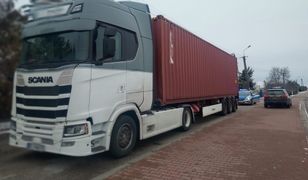 Deklarował, że wiezie ubrania. Kłamał. To odkryli śledczy w ciężarówce