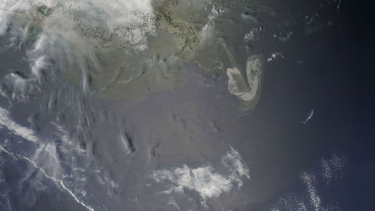 Plama ropy. Zdjęcie z satelity - ilustracyjne