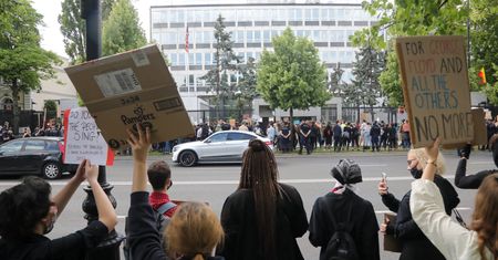 Warszawa przeciwko rasizmowi. Odbył się protest przed ambasadą USA