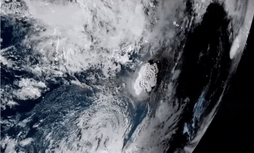 Potężna erupcja podwodnego wulkanu. Te zdjęcia ukazują siłę żywiołu 4