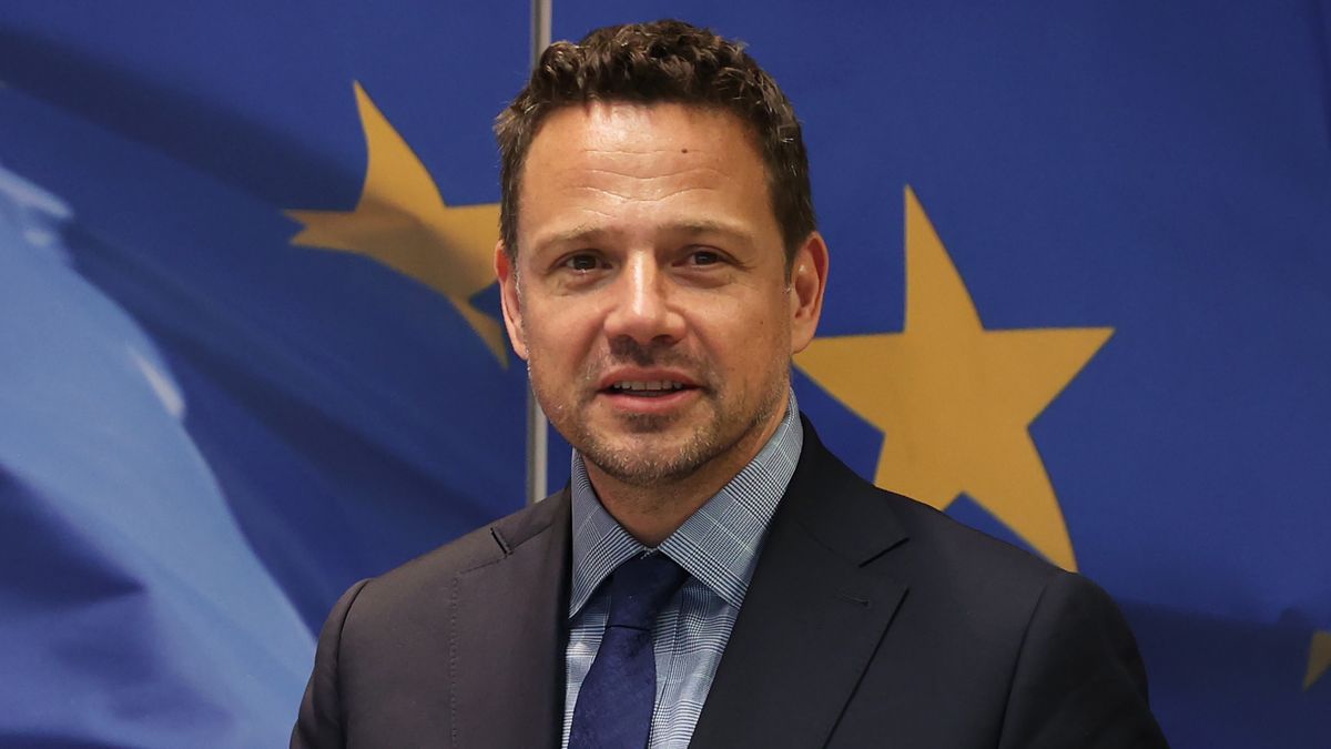 BRUSSELS, BELGOUM - MAY 19: Warsaw Mayor Rafal Trzaskowski meets with European Commission President Ursula von der Leyen (not seen) in Brussels, Belgium on May 19, 2022. (Photo by Dursun Aydemir/Anadolu Agency via Getty Images)