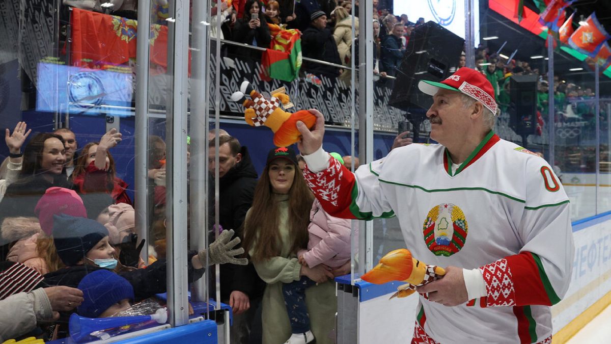 Aleksander Łukaszenka nie wydaje się przejęty dramatem, jaki rozgrywa się tuż za granicą z Ukrainą