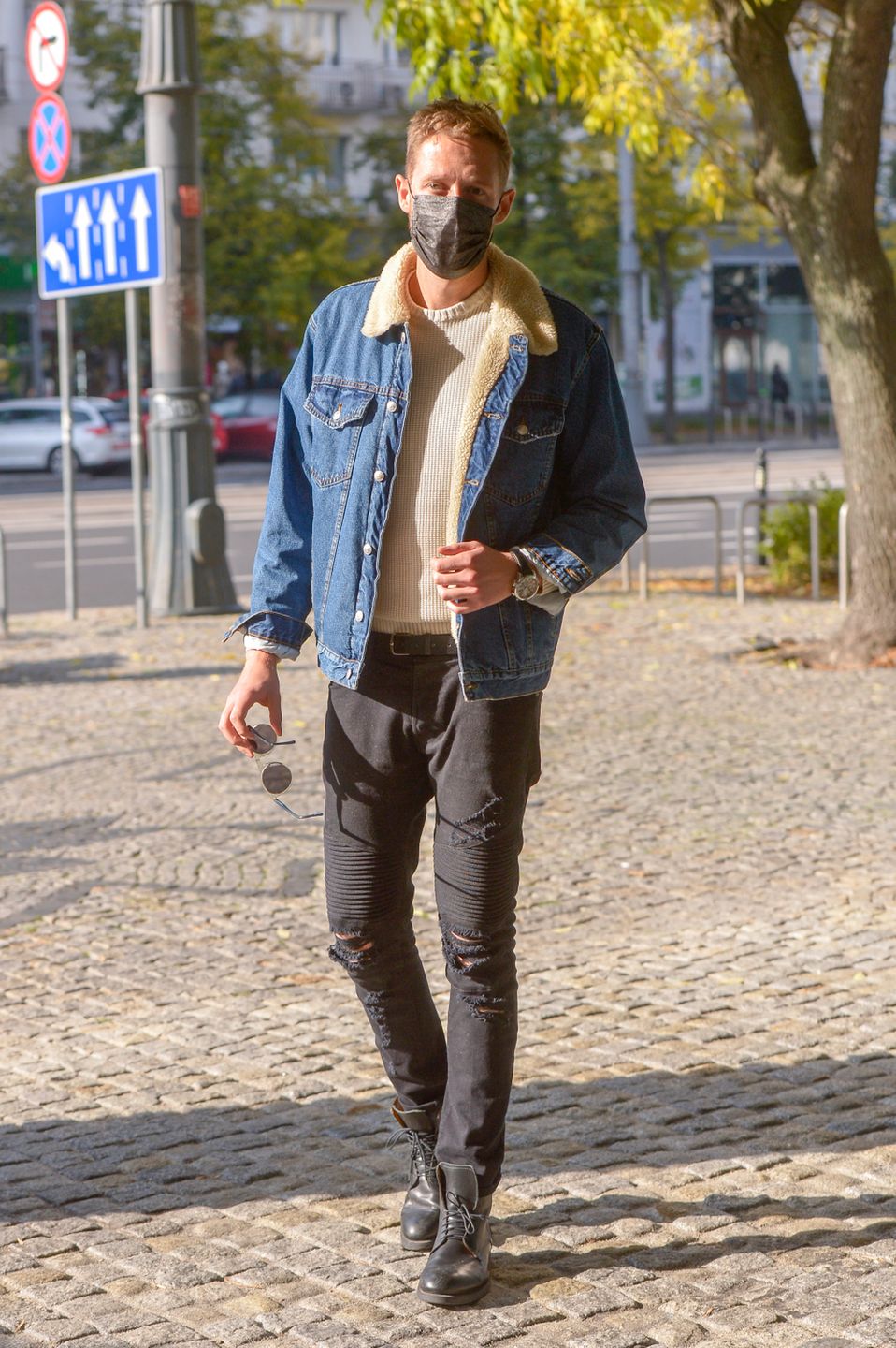 Damian Michałowski w jesiennej stylizacji (Dzień Dobry TVN)