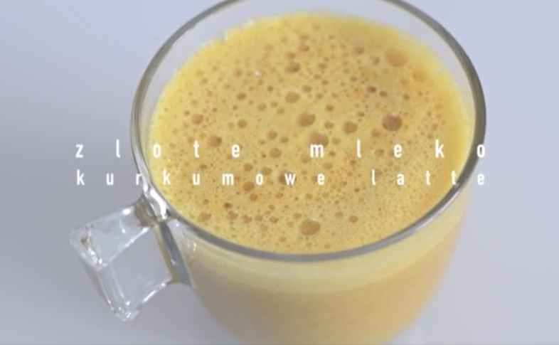 Kurkumowe latte, czyli sposób na odporność i energię (WIDEO)