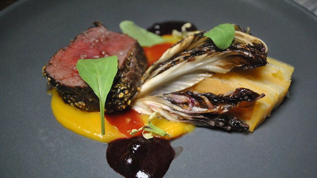 Opiekany comber z jelenia wapiti (samo mięso)