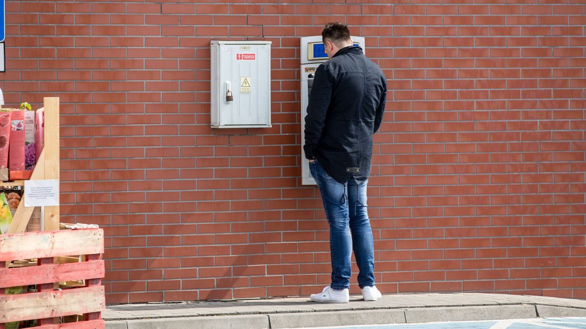 Biedronka sklep zakupy bankomat
