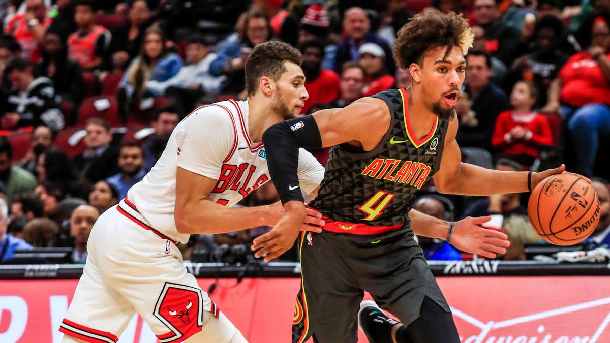 PAP/EPA / TANNEN MAURY / Na zdjęciu: Zach LaVine (z lewej) oraz Charlie Brown Jr