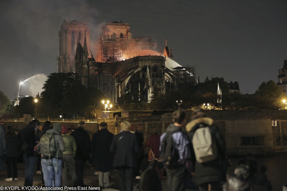 Pożar Notre Dame. Europosłowie przekażą pensje na odbudowę katedry