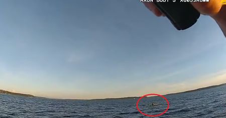 Zobaczyli kajak na środku oceanu. Myśleli, że jest pusty, a tymczasem...