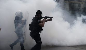 Turcja: Policja rozpędza tłum na placu Taksim w Stambule
