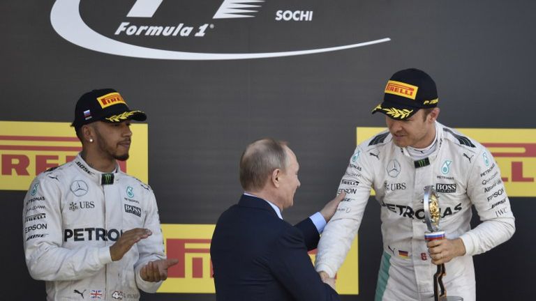 Lewis Hamilton (po lewej) i Nico Rosberg