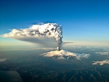 Etna emituje więcej dwutlenku węgla niż cała Unia? To fałszywy przekaz