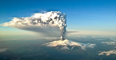 Etna emituje więcej dwutlenku węgla niż cała Unia? To fałszywy przekaz