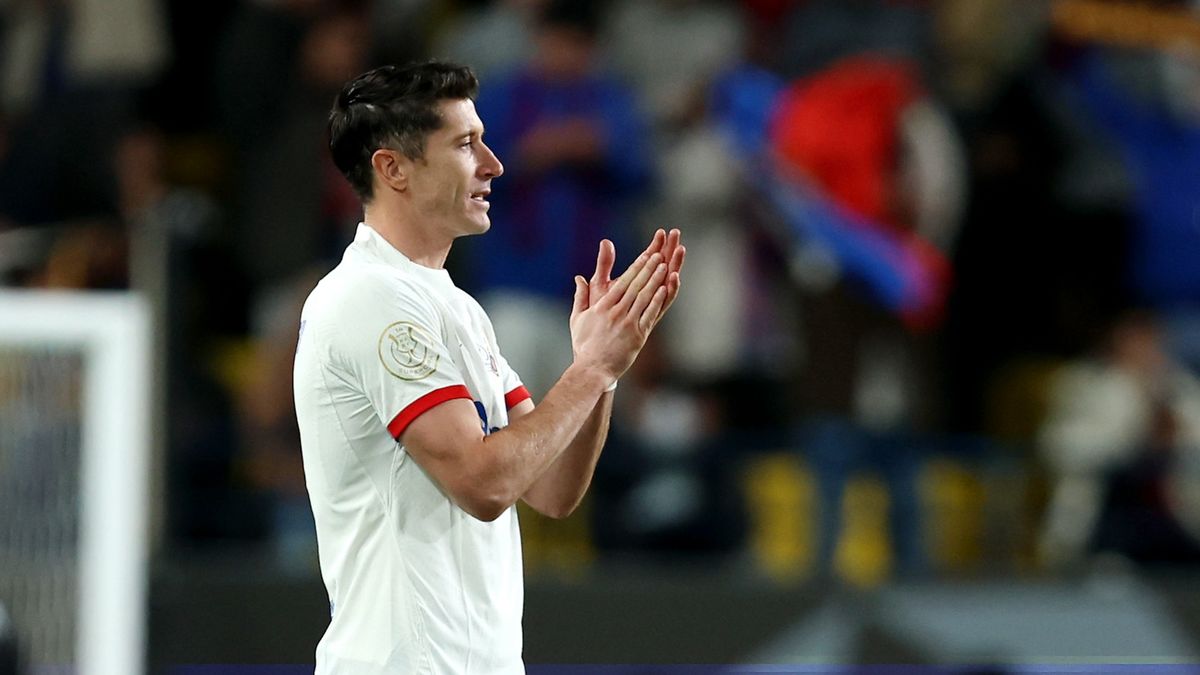 Robert Lewandowski w kolejnym sezonie ma może mieć szansę gry w derbach Barcelony