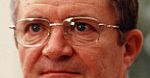 Przewidywalny asekurant Jim Broadbent
