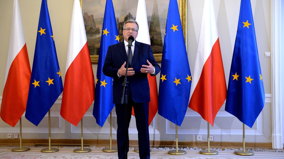 Warszawa, 17.06.2015. Bronisław Komorowski podczas wygłaszania </br>oświadczenia w Pałacu Prezydenckim
