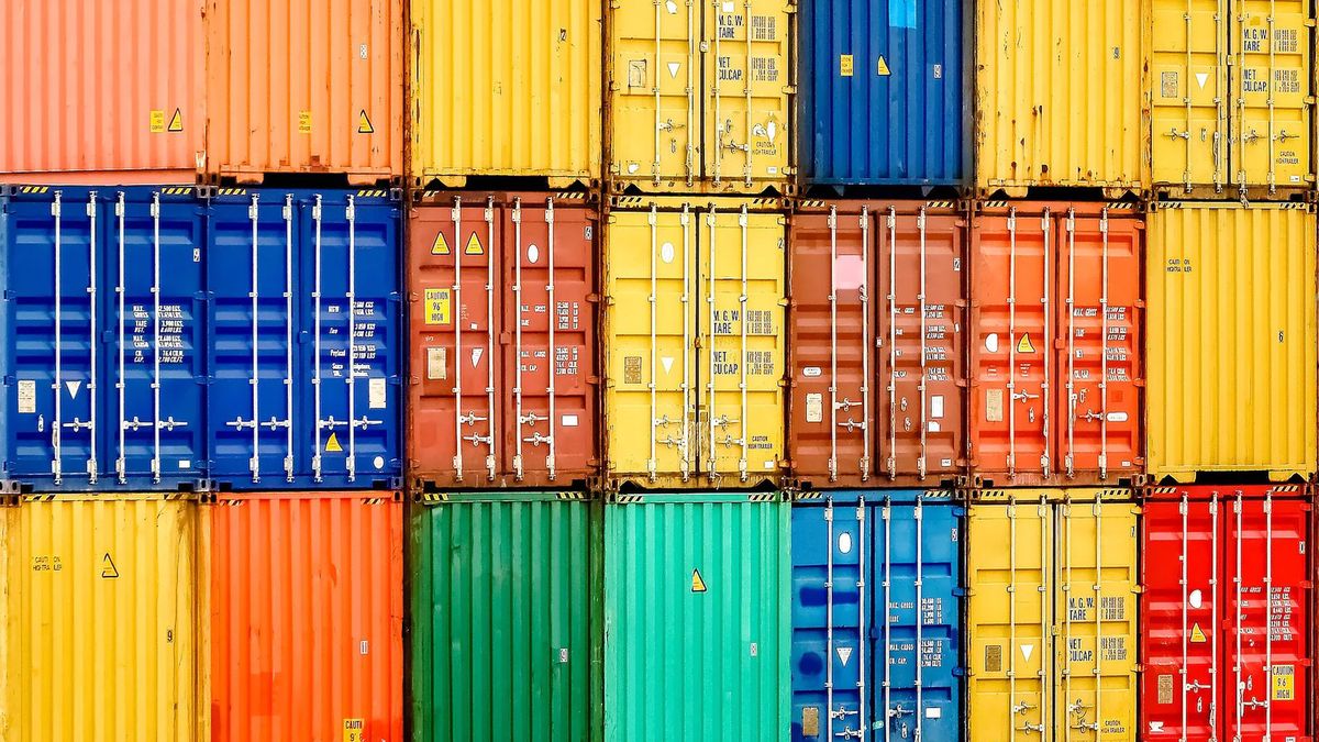 Import z Chin stale rośnie - to efekt wojny handlowej na linii USA-Chiny.